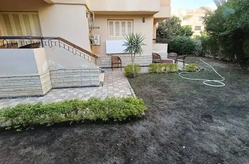 شقة مفروشة بحديقة للايجار بكمبوند رامو باكتوبر