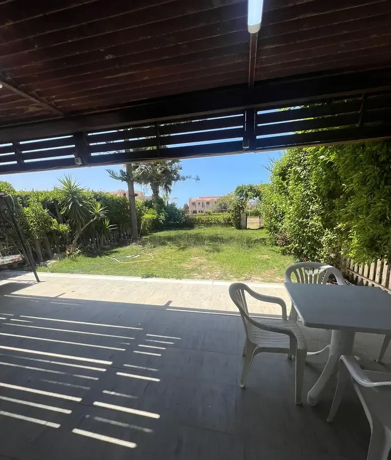 Ground chalet with garden in Marina 4