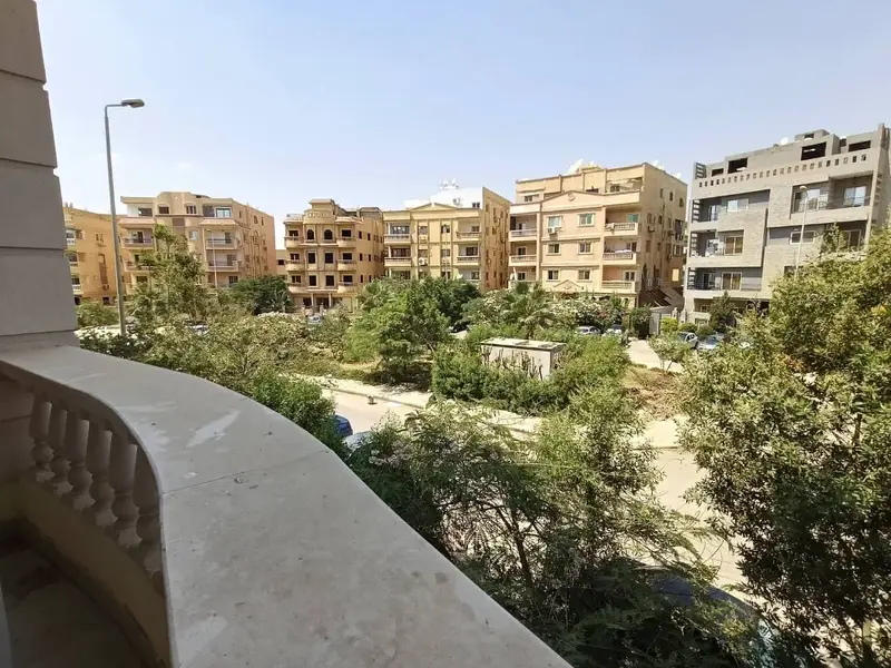 شقة للايجار بالحي الثامن م 1 بالشيخ زايد