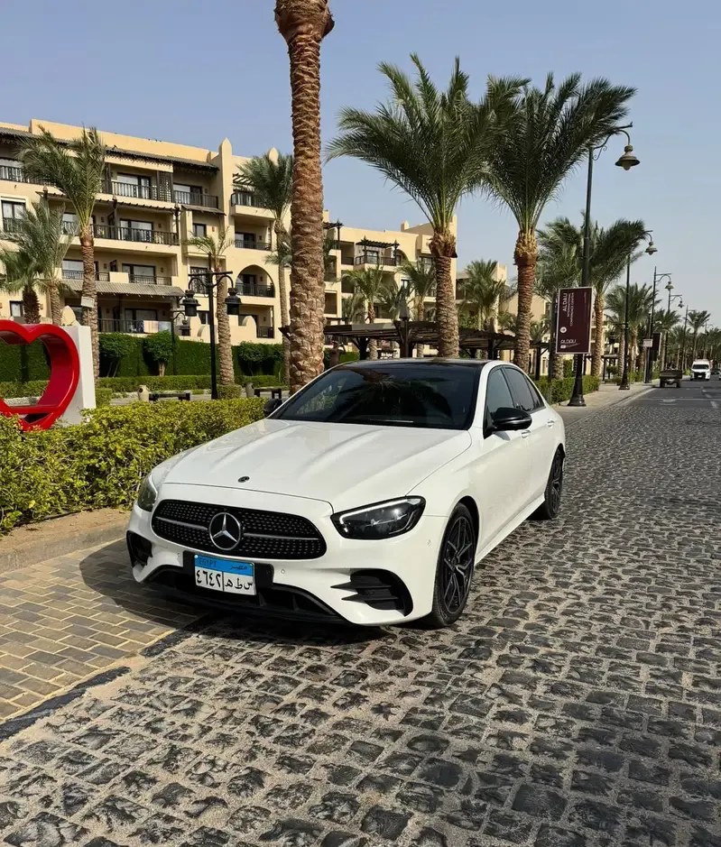 مرسيدس E200 2023 للإيجار بسائق