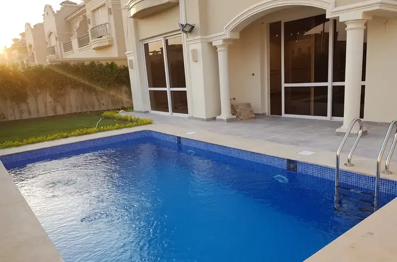 فيلا للايجار في كمبوند الباتيو 5