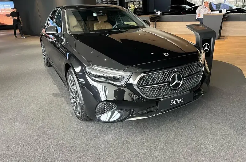 Mercedes E200 Model 2027 for Monthly and Weekly Rent
