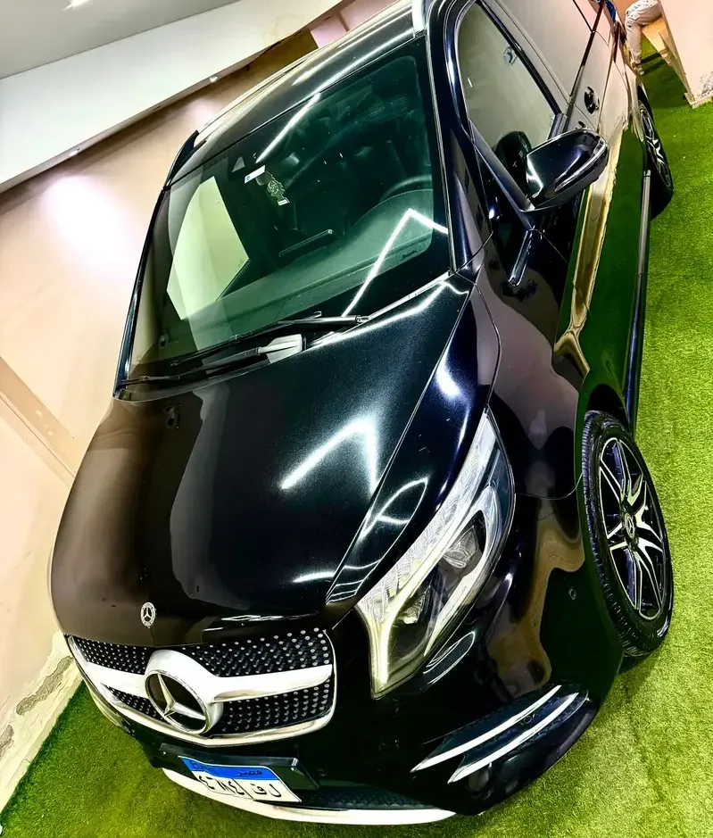 مرسيدس V 250 VIB موديل 2022 للإيجار اليومي