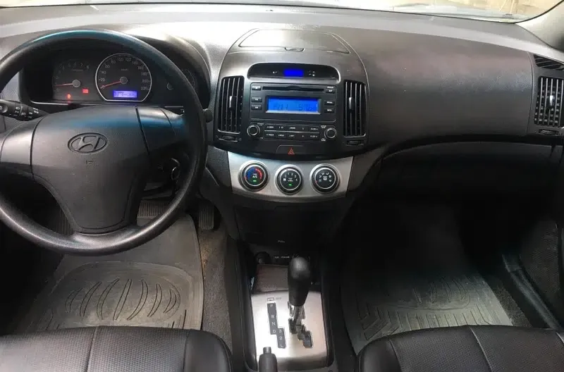 Rental Hyundai Elantra 2019 Sunroof