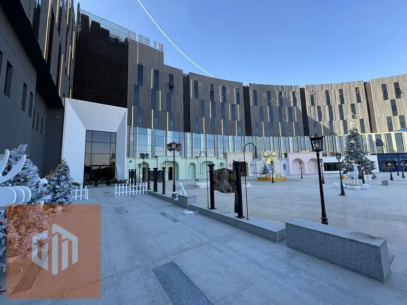 محل تجاري للإيجار 350م في الجولدن سكوير - القاهرة الجديدة