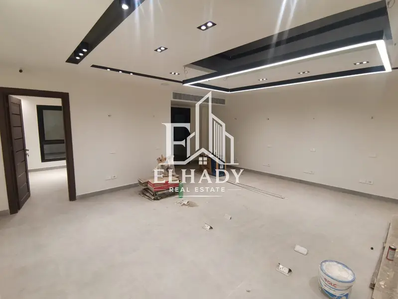 Fully air-conditioned administrative headquarters 135sqm in Rehana Plaza
