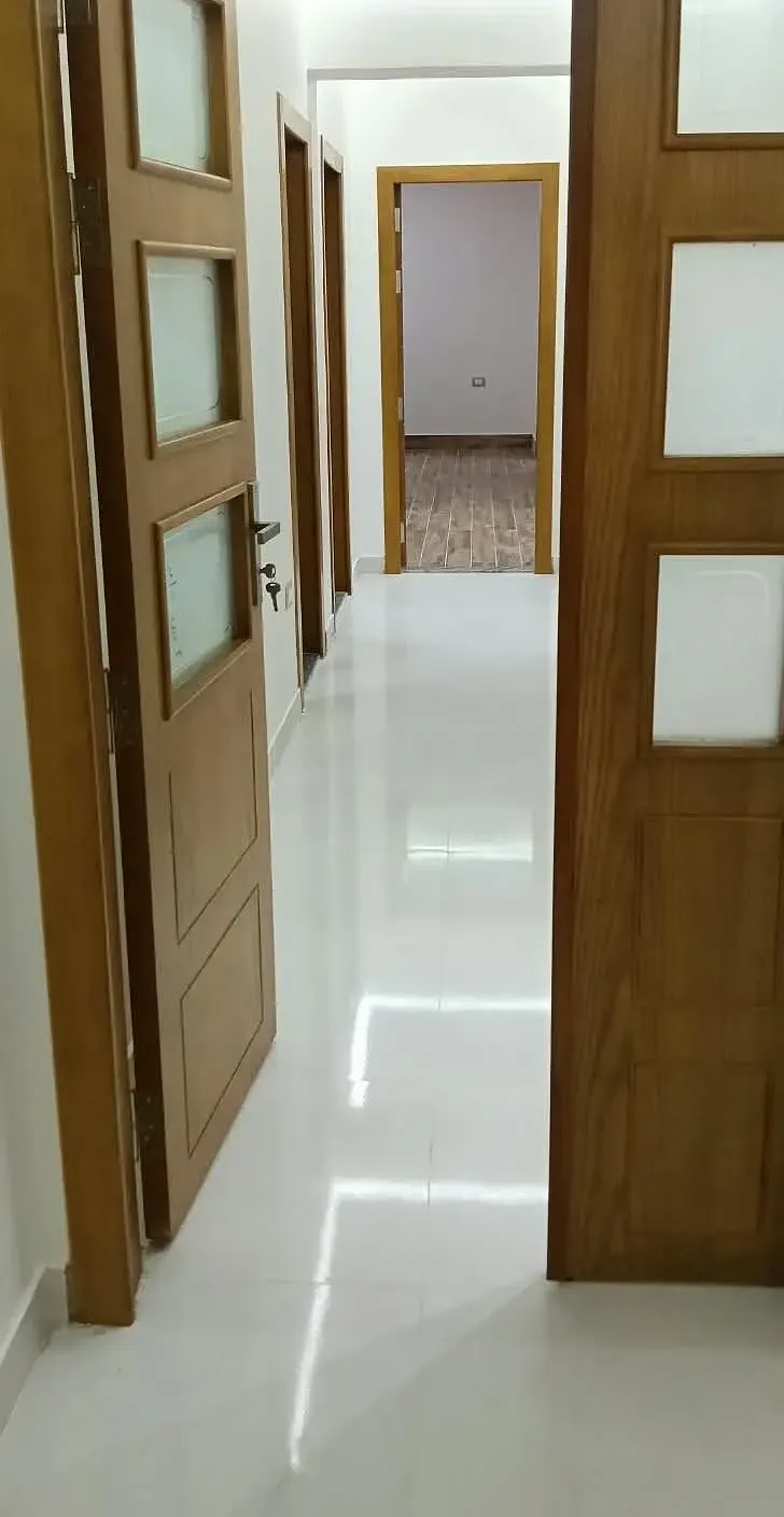 دوبلكس فاخر 350م للايجار بالتجمع الأول