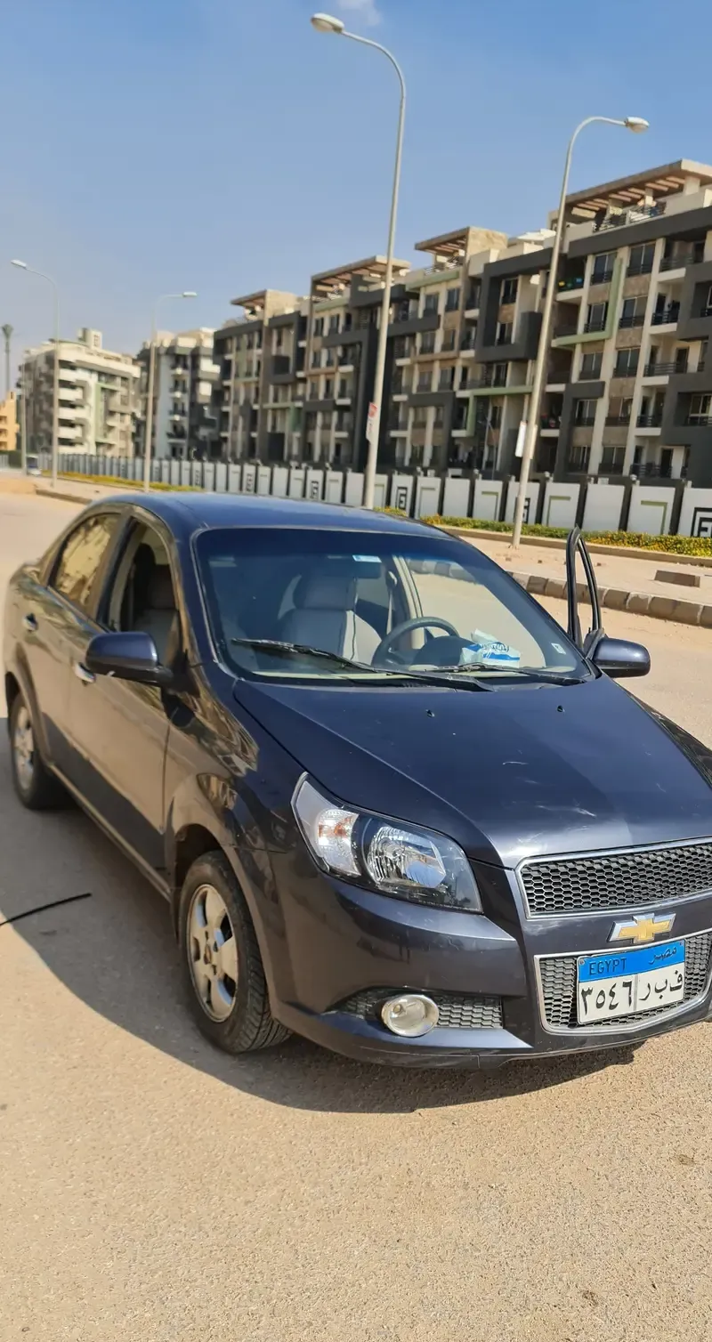 سيارة أفيو للايجار بحالة ممتازة