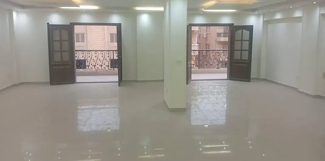 Special apartment in a private building covering half the building area