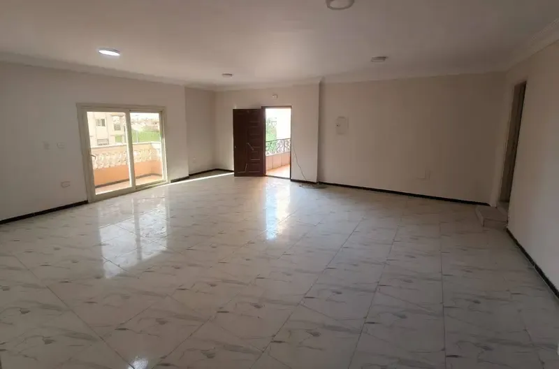 شقة للايجار بالمنطقة السابعة بمدينة الشروق