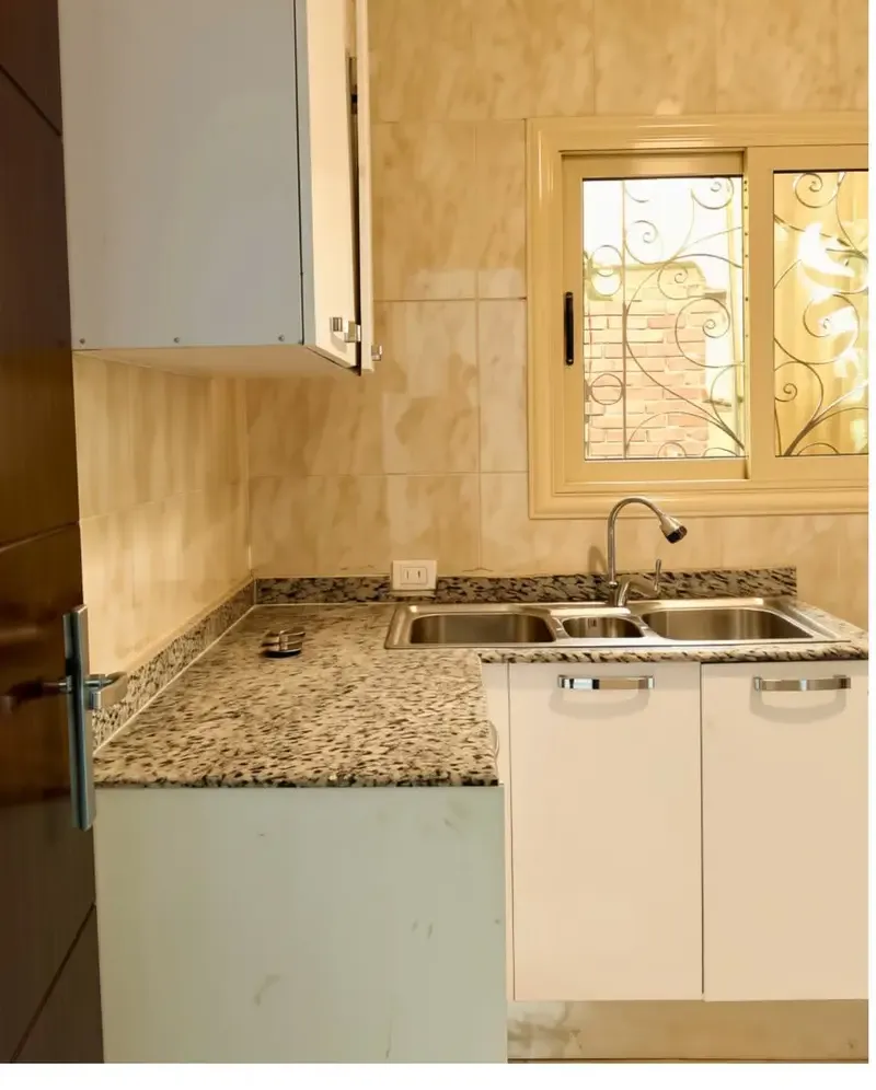 195 sqm apartment for rent in the 7th District, Sheikh Zayed
