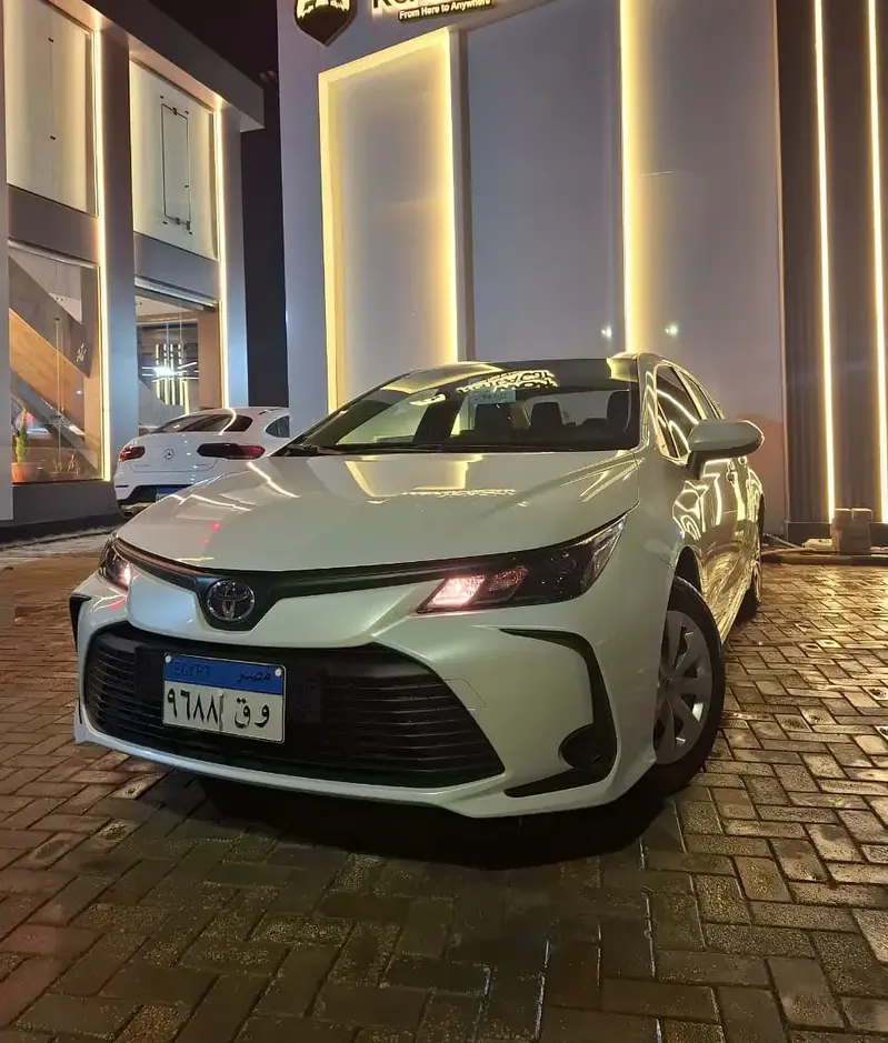 تويوتا كورولا ٢٠٢٤ للايجار بسائق او بدون