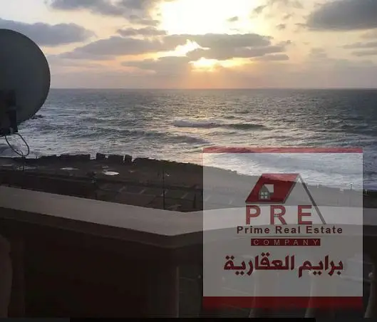 شقة للايجار مفروشة في سبورتنج على البحر مباشر
