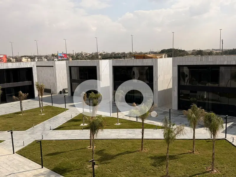 مبنى إداري مستقل للإيجار على طريق السويس
