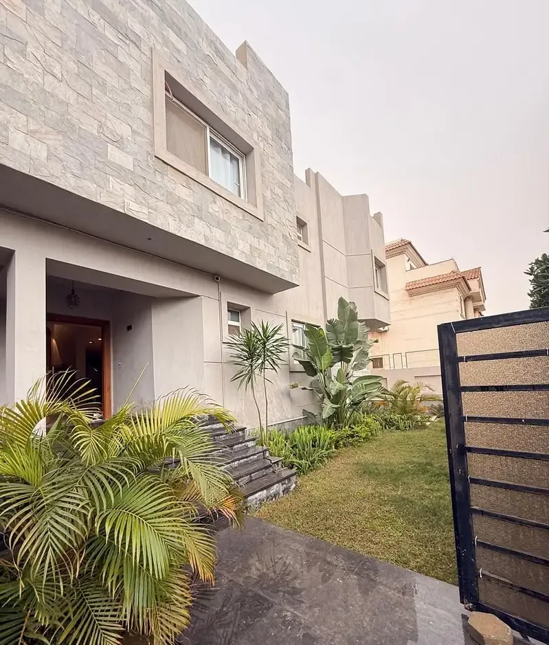 Distinct villa for rent in Beverly Hills
