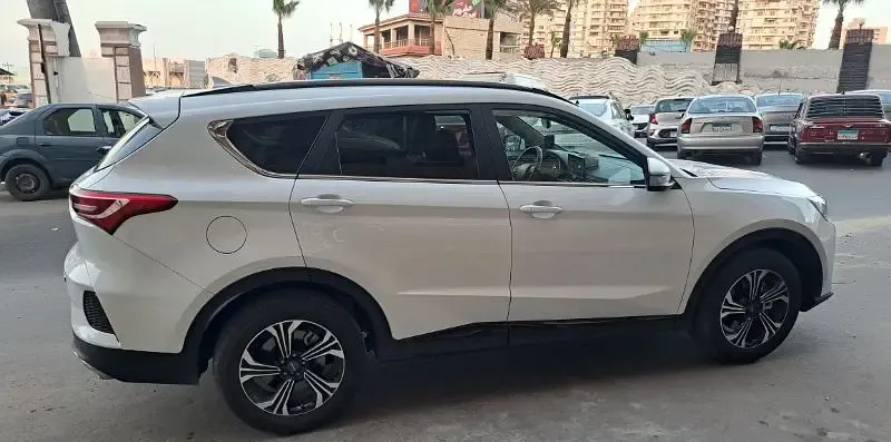 جيتور X70 ليموزين للإيجار مع سائق