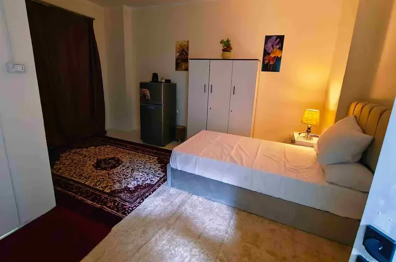 Furnished Studio for Rent in a Villa on Southern 90th Street
