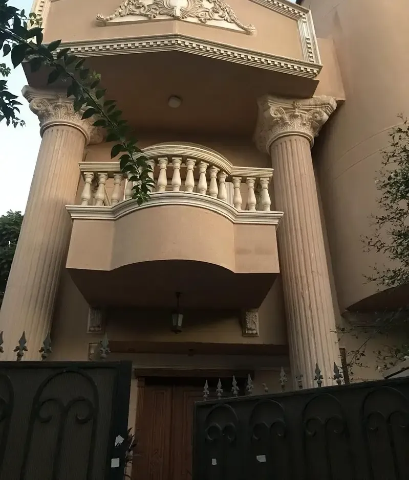 فيلا بالحي الدبلوماسي ٧٠٠ متر تشطيب فاخر