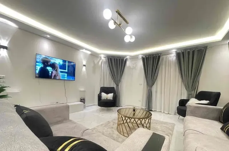 شقة مفروشة أرضي بحديقة في كمبوند الخمائل بالشيخ زايد للإيجار