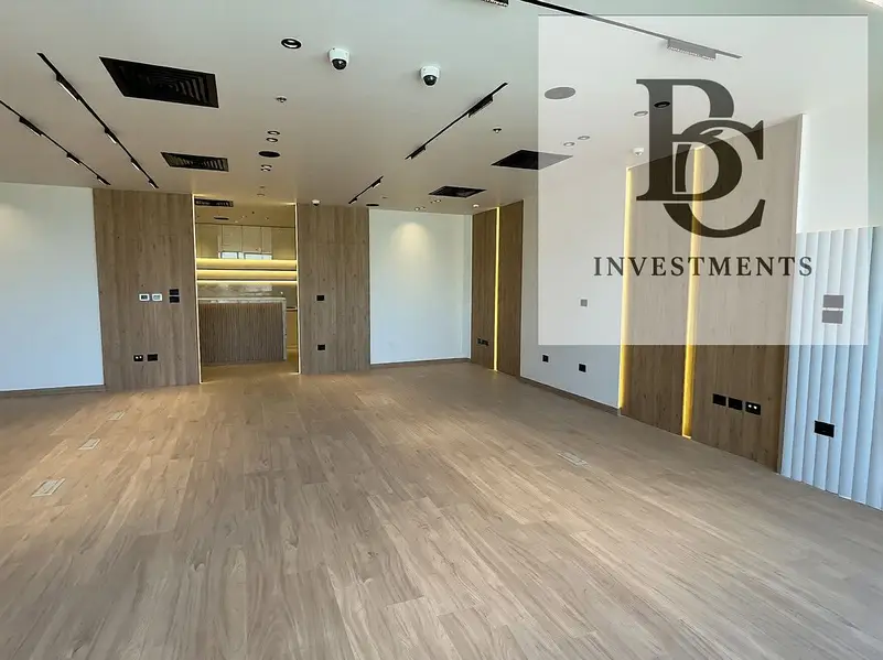 مكتب إداري فاخر للإيجار في Mivida Business Park