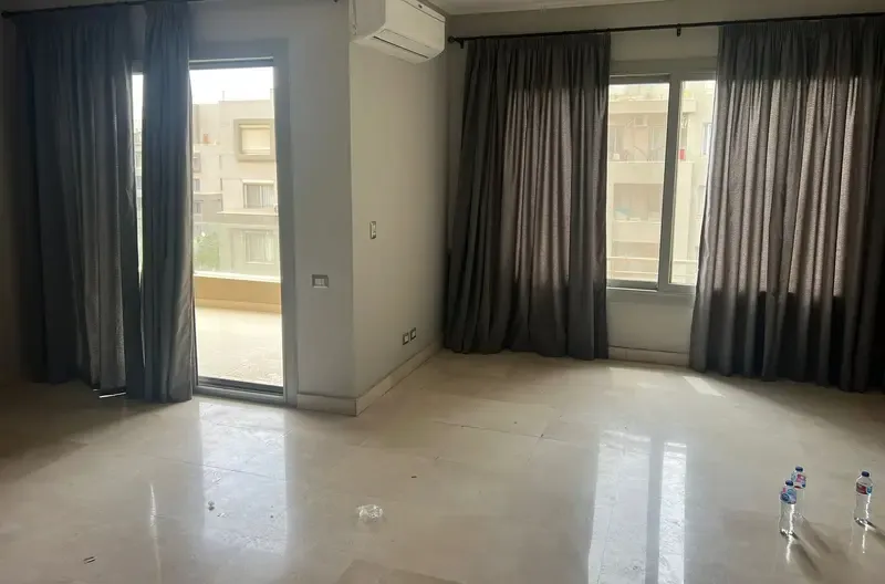 شقة للإيجار في فيليج جيت بالم هيلز – القاهرة الجديدة