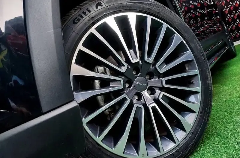 جيتور X90 بلس SUV عائلية للإيجار
