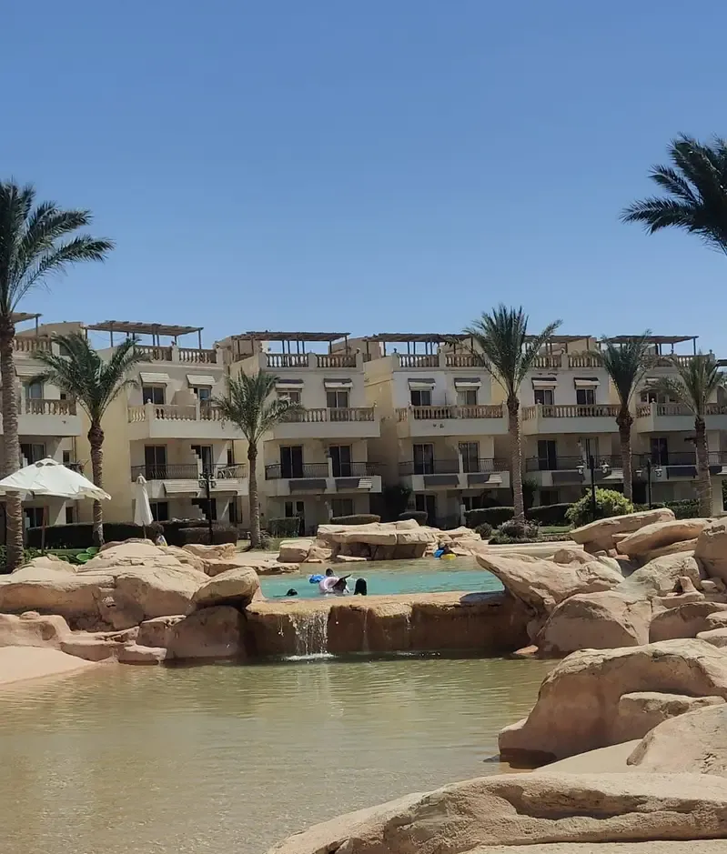 Furnished, air-conditioned chalet with a private garden in Bellagio Village, Ain Sokhna
