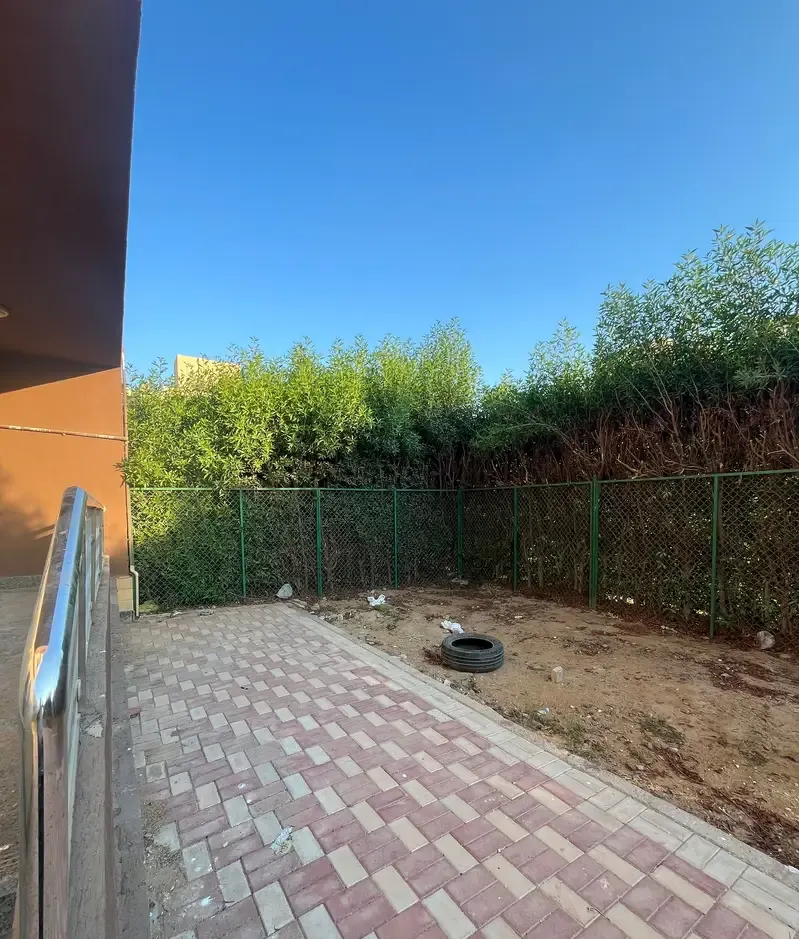 شقة أرضي بجاردن 220م في وصال فيوز