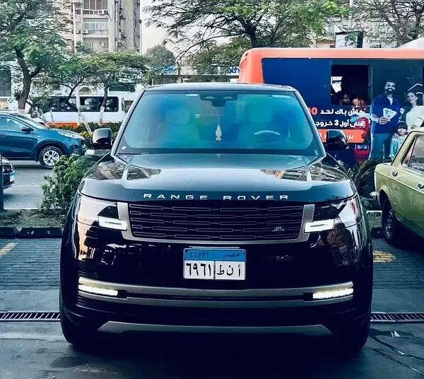 Range Rover Vogue car for daily rent with driver