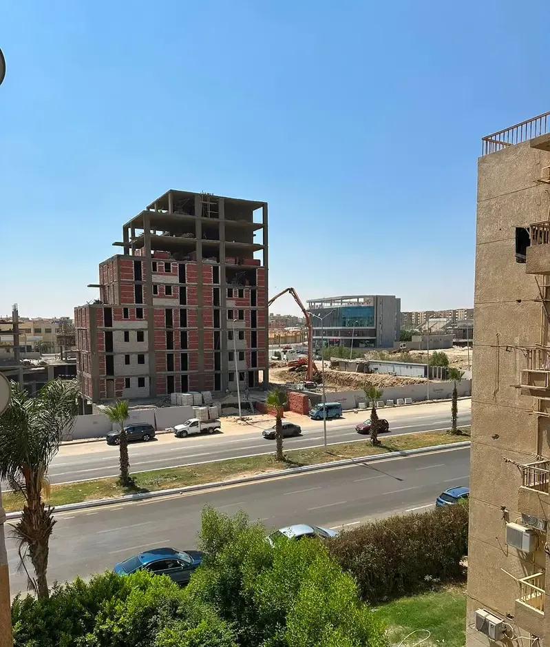 شقة مفروشة مكيفة للإيجار في عمارات المستقبل بالشيخ زايد