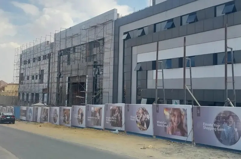 محل تجاري متشطب للايجار في لايف مول الشروق