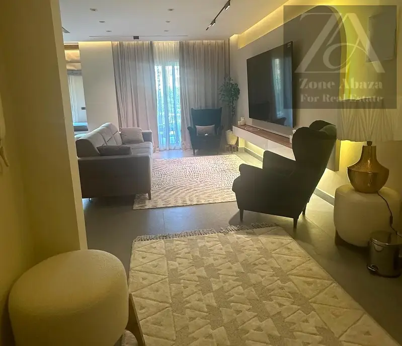 Hotel-style ground floor apartment with garden, fully furnished, ultra super lux, in Stone Residence Compound, Katameya