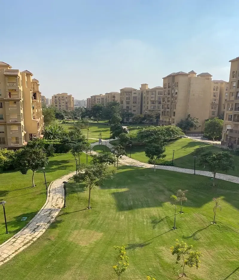 شقة مفروشة للإيجار بمدينتي 230 متر