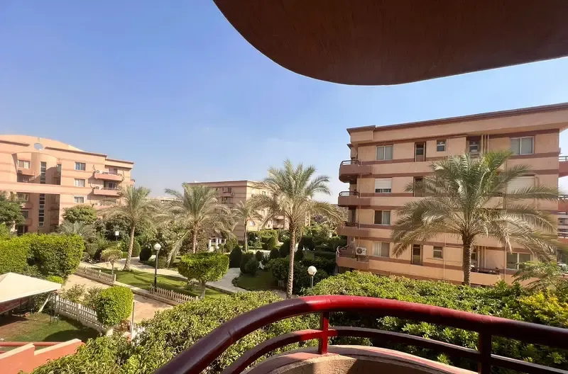شقة مميزة للايجار ٢٤٣م فيو مميز بالرحاب