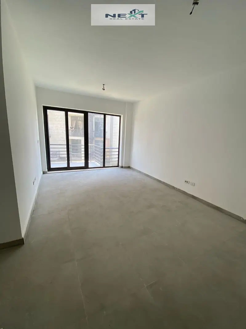 Apartment for rent in Madinaty B8, company finishing, garden view