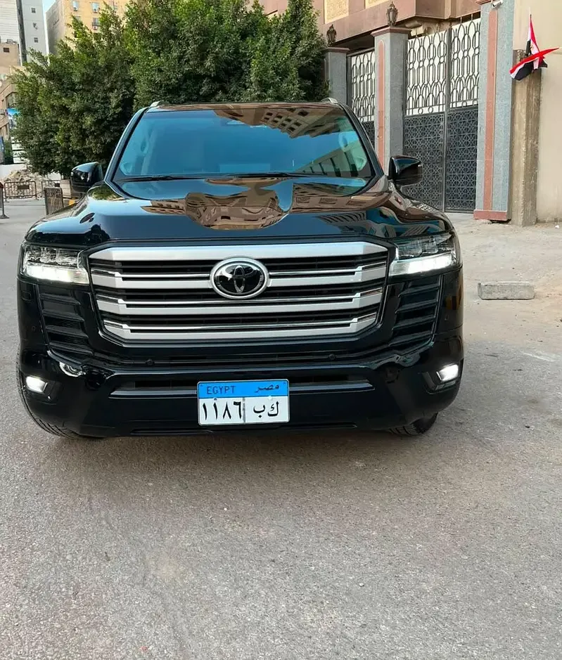 لاند كروزر GXR 2026 للايجار