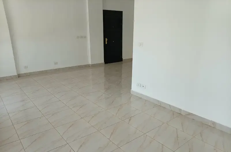 شقة للإيجار بمدينتي b12 مساحة 107 م