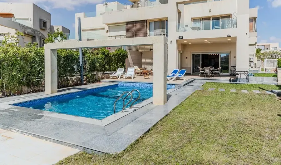 Luxurious chalet for rent in Hacienda Bay