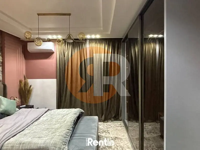 شقة مفروشة فاخرة للإيجار في كمبوند وان قطامية