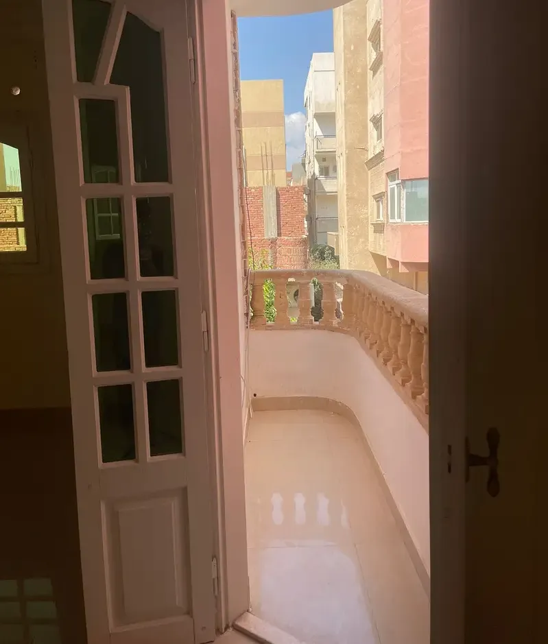 شقة للإيجار بحي الأسرة - الإسماعيلية تشطيب سوبر لوكس