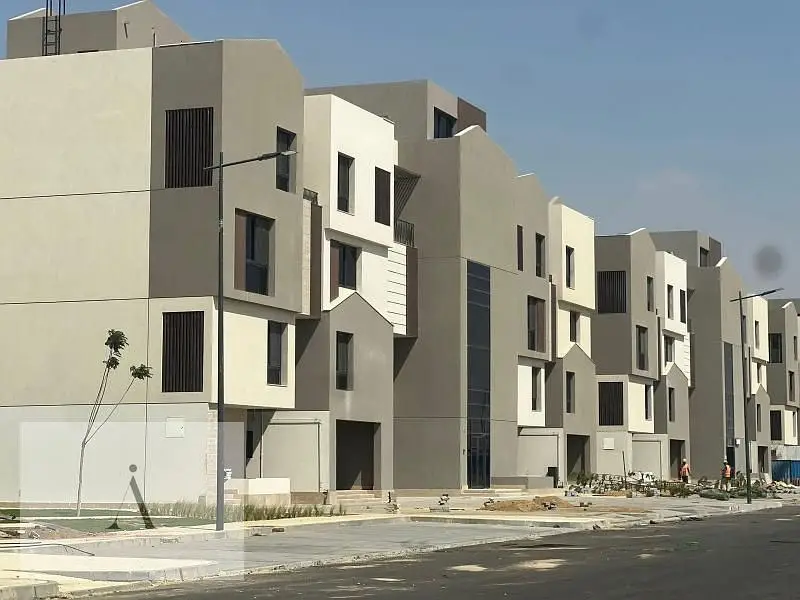 Duplex for rent in Sodic East in a prime location