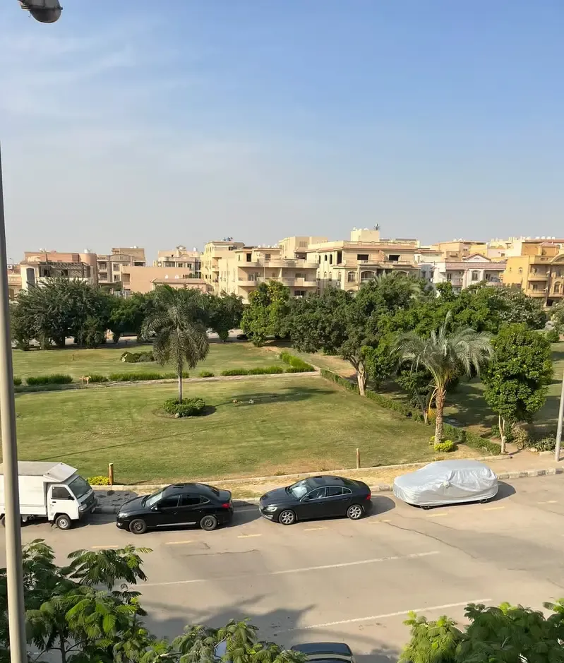 Apartment for rent in Tagamoa El Awal, El Yasmeen, garden view