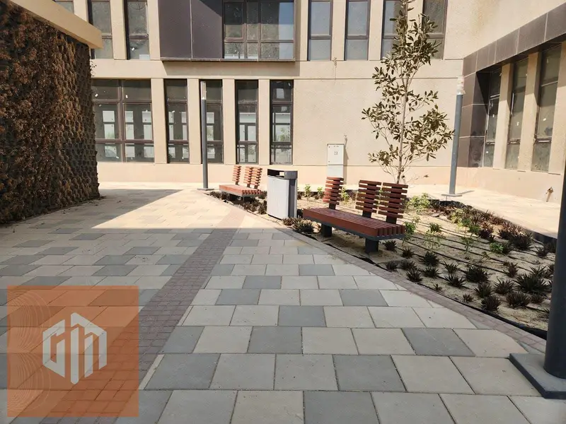 مكتب إداري 100م للايجار بسعر مميز في District 5 القاهرة الجديدة