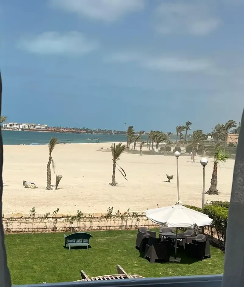 فيلا للإيجار أول صف بحيرة رملية في مارينا 5