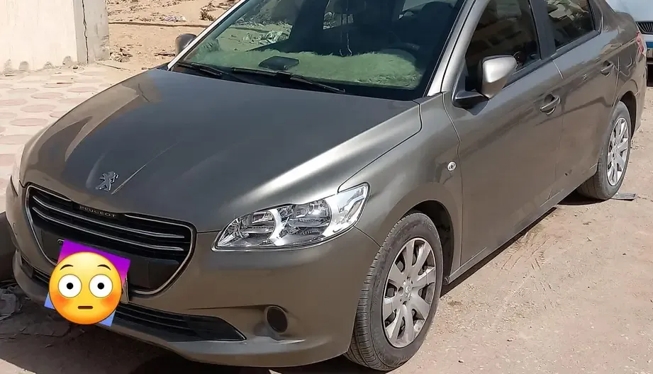 سيارة نيسان سنترا وصنى و النترا و بيجو ٣٠١ للايجار