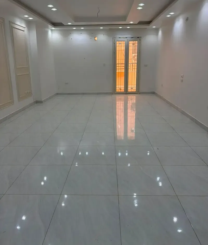شقة راقية 145م باللوتس الجنوبية بجوار الجامعة الأمريكية للإيجار