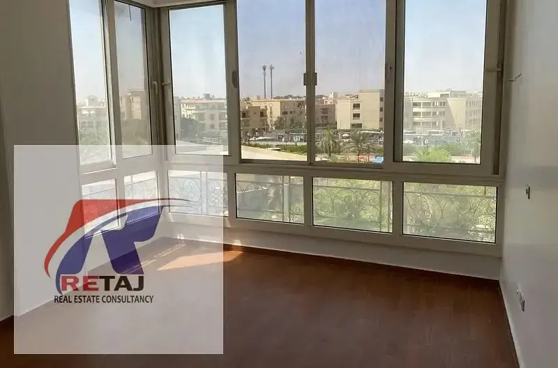 شقة للإيجار في كمبوند الأمن العام بالتجمع الأول