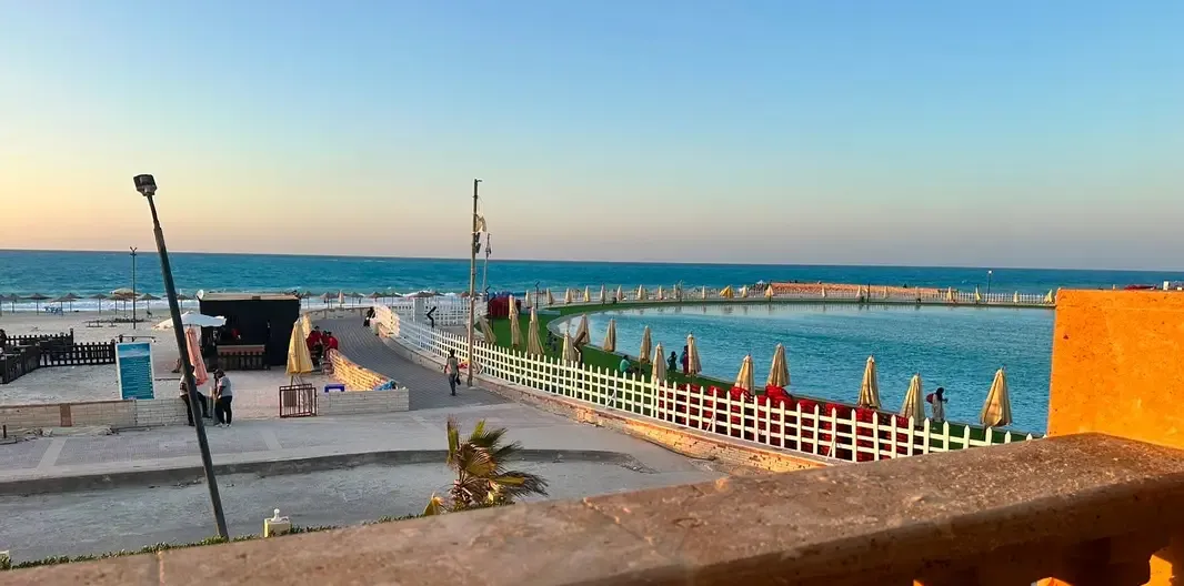 شاليه صف اول بحر وبحيرة فيو مميز باللوتس