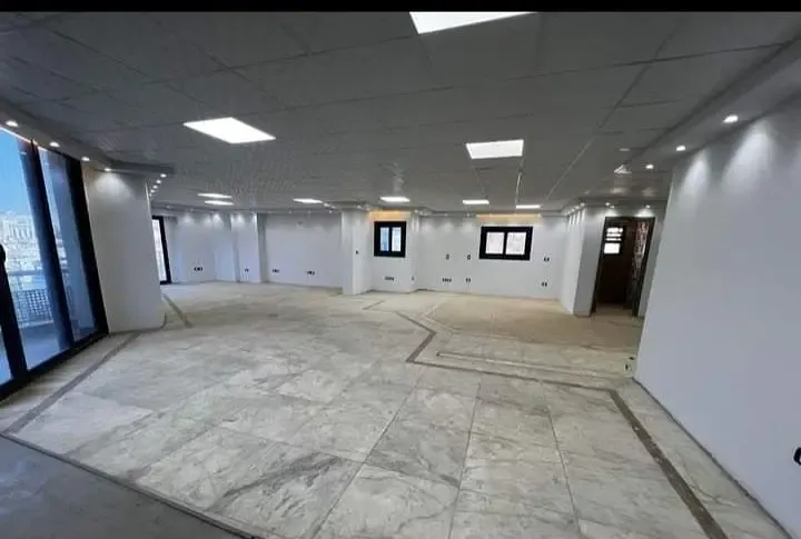 Office for rent 550sqm super lux in Al Batal Street