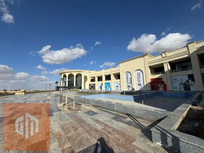 محل تجاري للإيجار 200م في الجولدن سكوير - القاهرة الجديدة